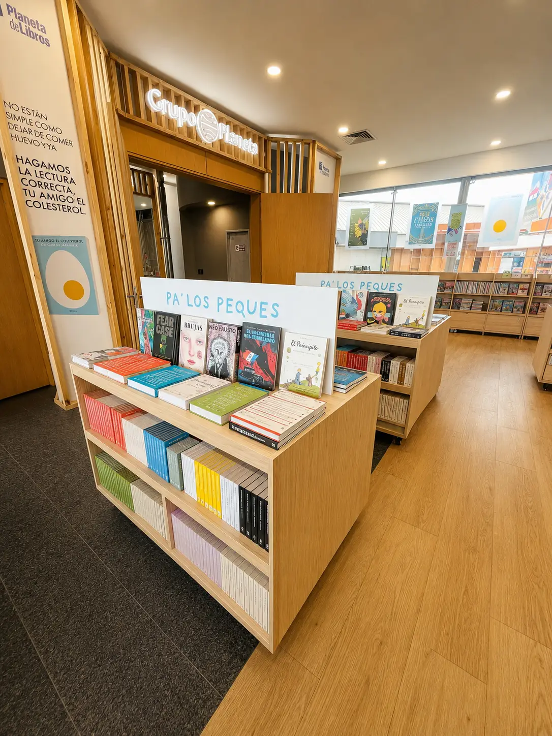 Mobiliario stand feria del libro